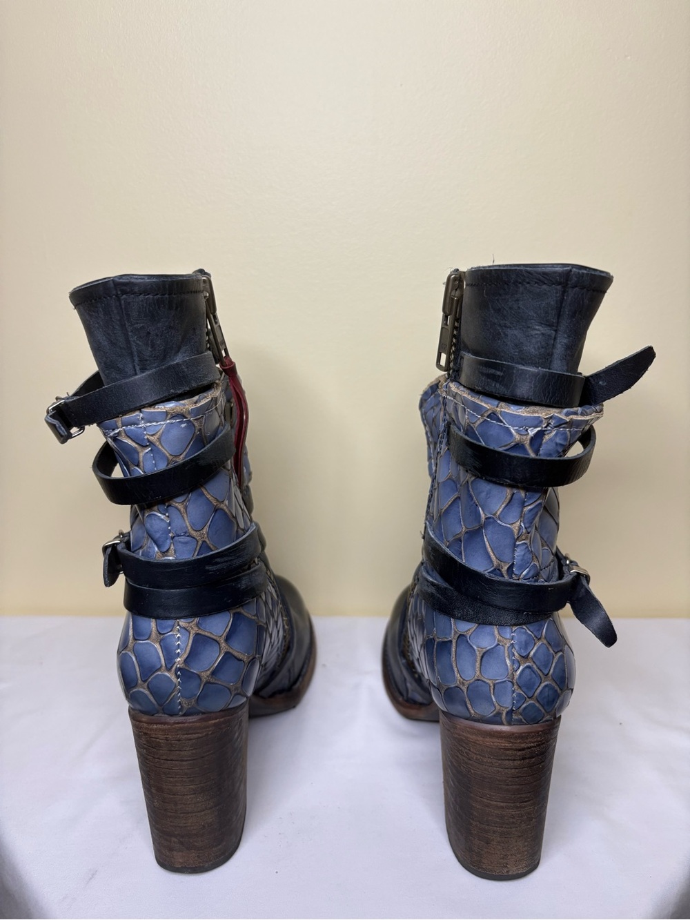 Freebird by Steven Blue Leather Heeled Ankle Boots with Snakeskin Panels Size 8 - Picture 4 of 4